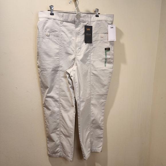 Lee  Ultra Lux Kaki Gray Capri Jeans  size 14 Medium NWT - Picture 1 of 12